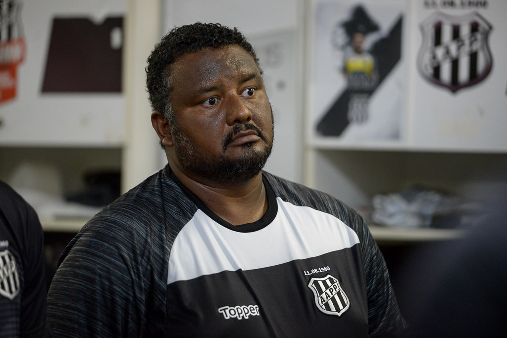 Ponte Preta confirma retorno do auxiliar Bazílio Amaral