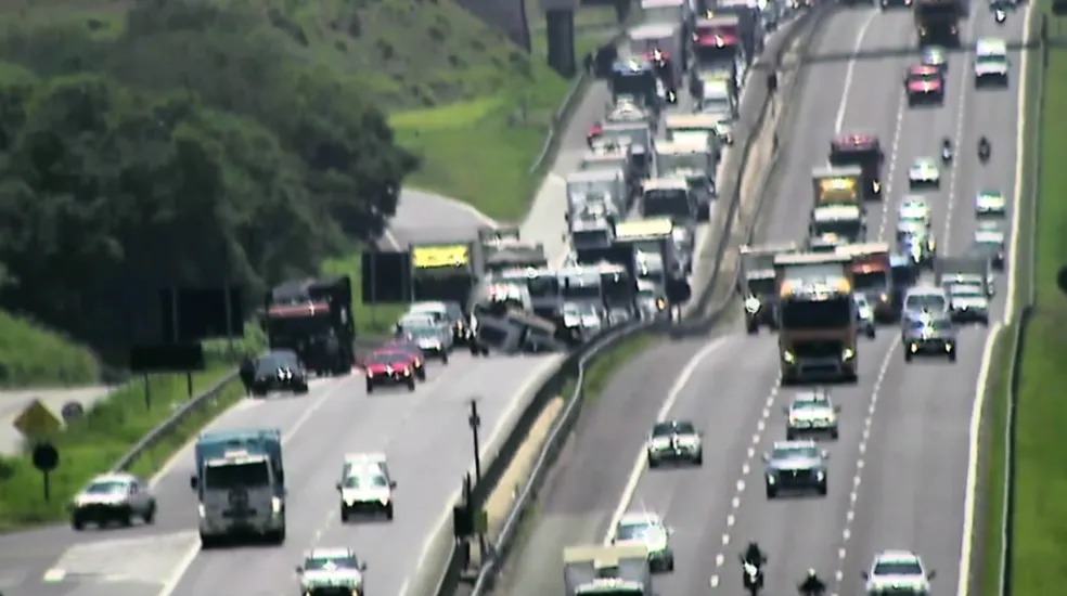 Acidente deixa duas pessoas feridas na Rod. D.Pedro I, em Campinas 