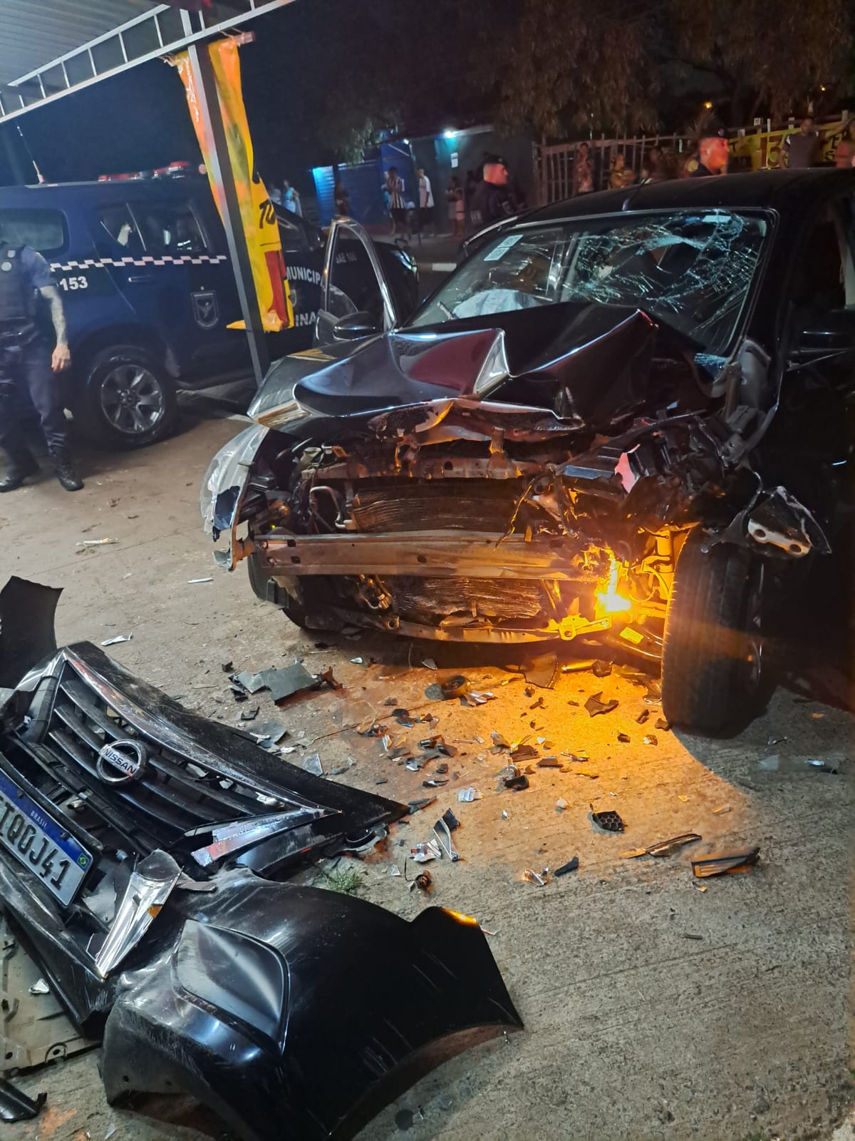 Bandidos roubam carro no Taquaral e batem veículo após perseguição