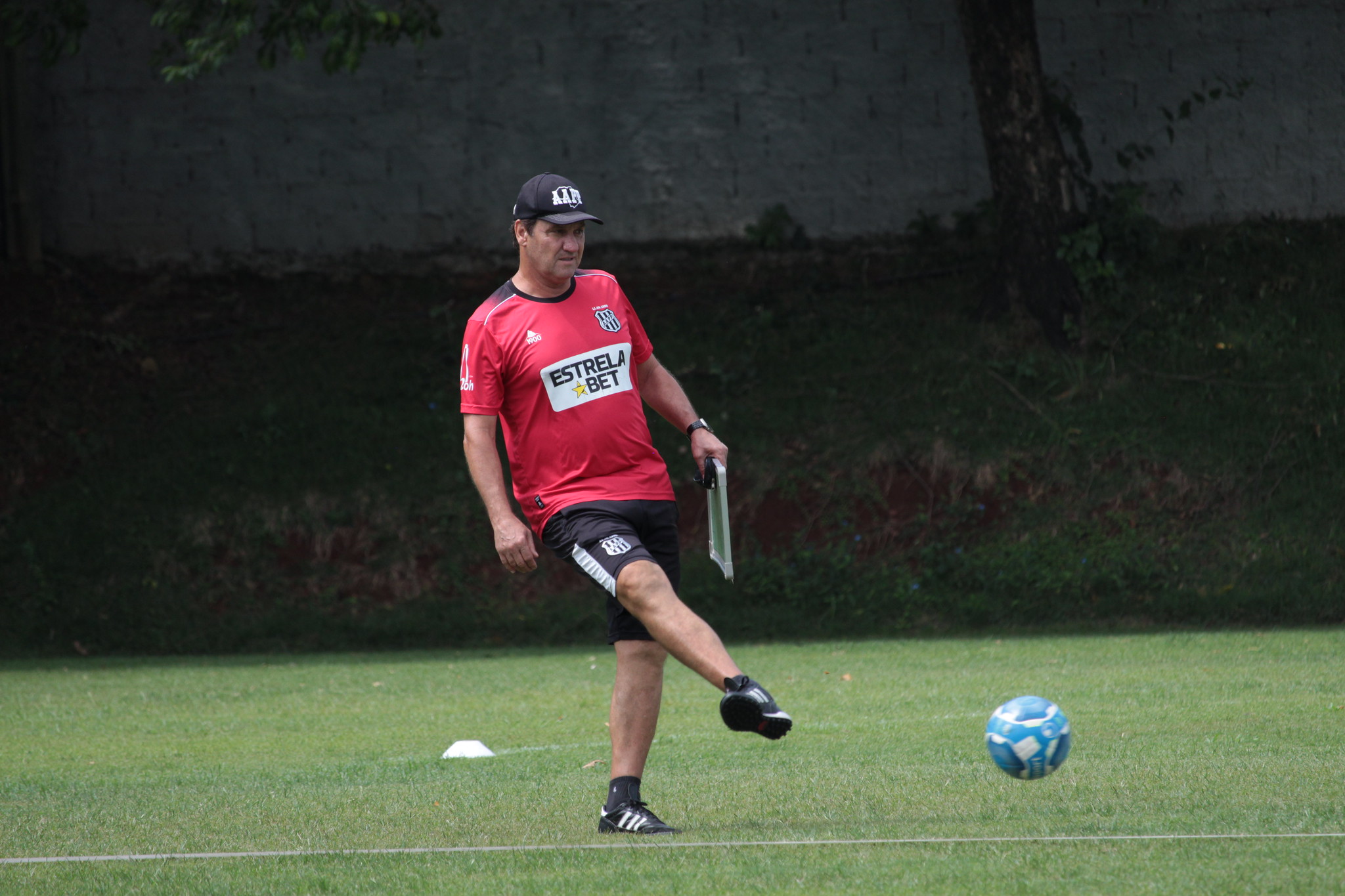 Brigatti encerra preparação da Ponte Preta para duelo decisivo contra o CRB