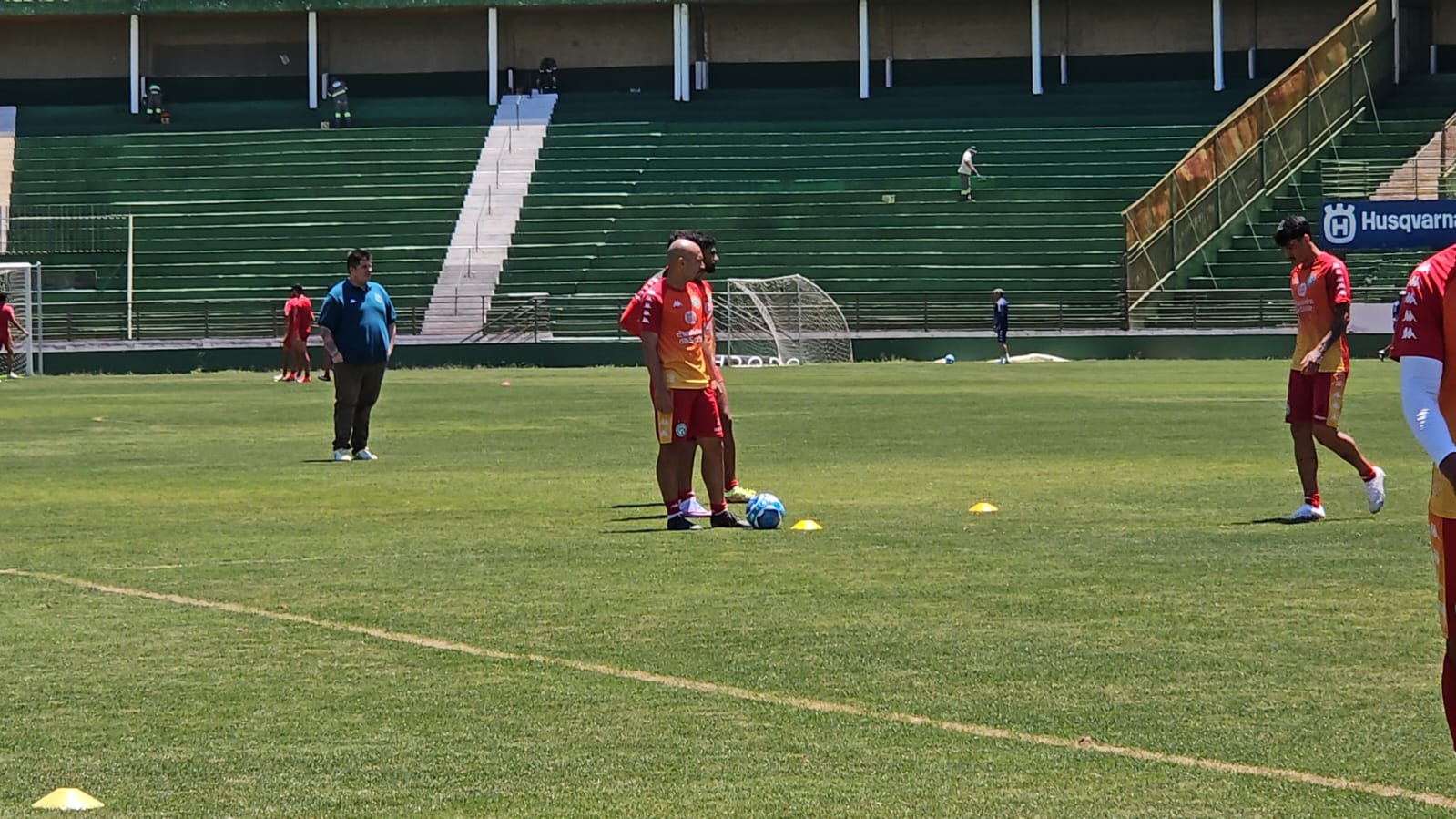 Com Régis e sem Bruno José, Louzer comanda treino do Guarani para duelo contra Criciúma