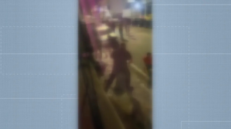 Dois homens são espancados por seguranças de casa noturna em Americana