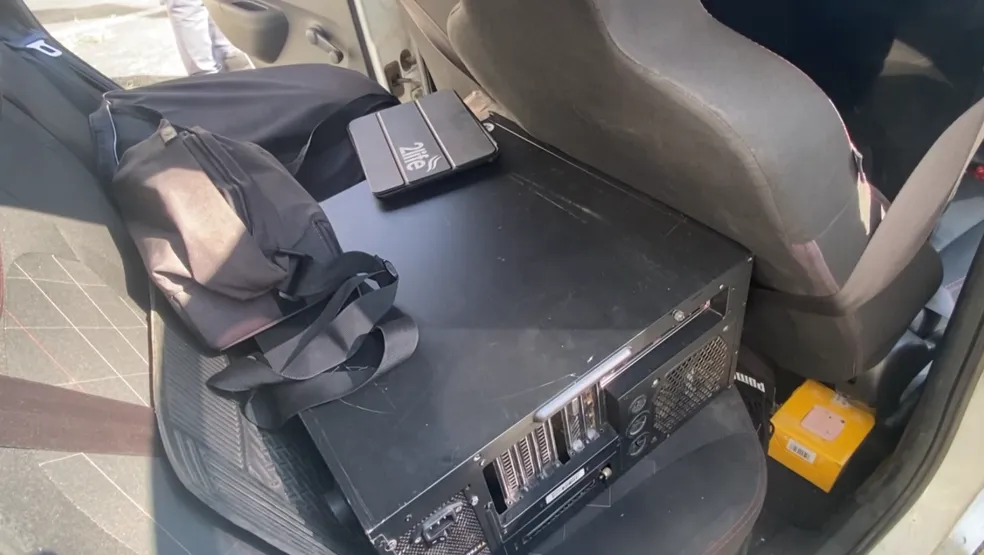 Dupla é presa com R$ 100 mil em equipamentos eletrônicos furtados no Botafogo