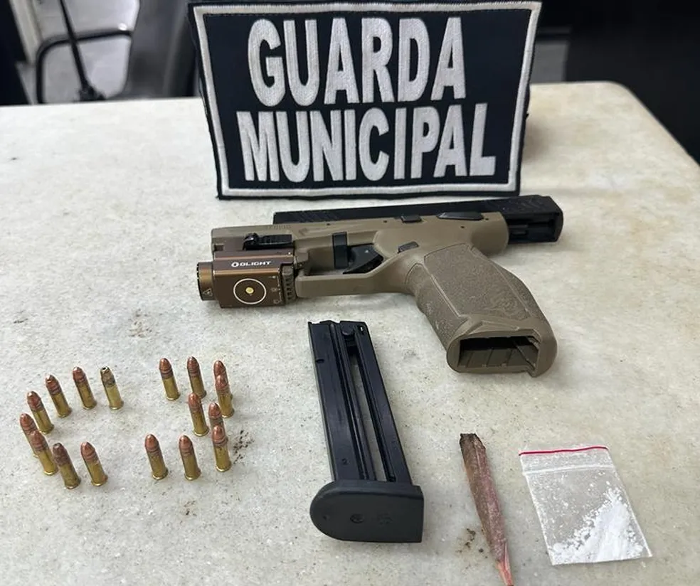 Homem com registro de CAC é preso com arma irregular ao lado do filho de 4 anos