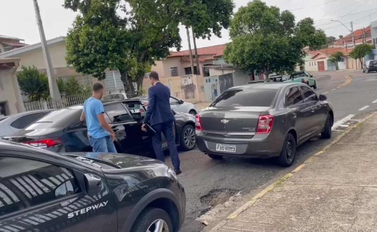 Suspeito de atirar em frente à casa noturna se entrega à polícia