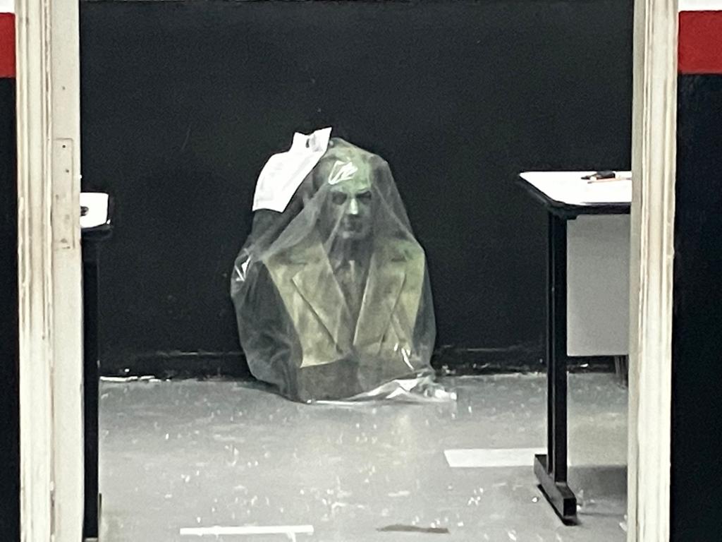 Polícia recupera um dos quatro bustos históricos furtados nas últimas semanas