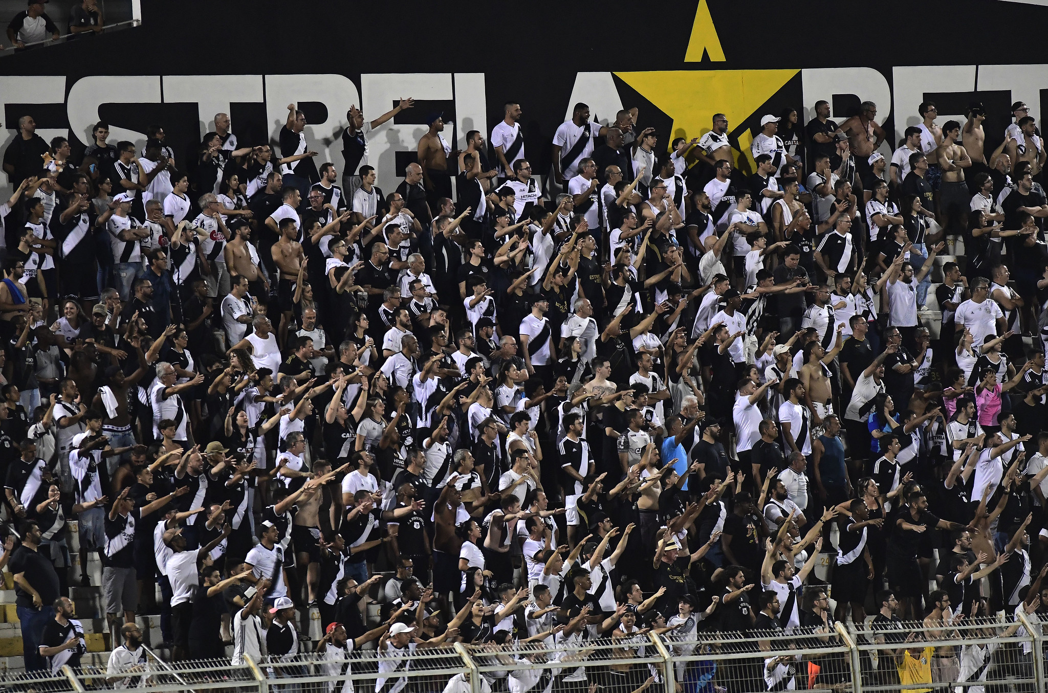 Ponte Preta divulga promoção de ingressos para duelo contra o Avaí