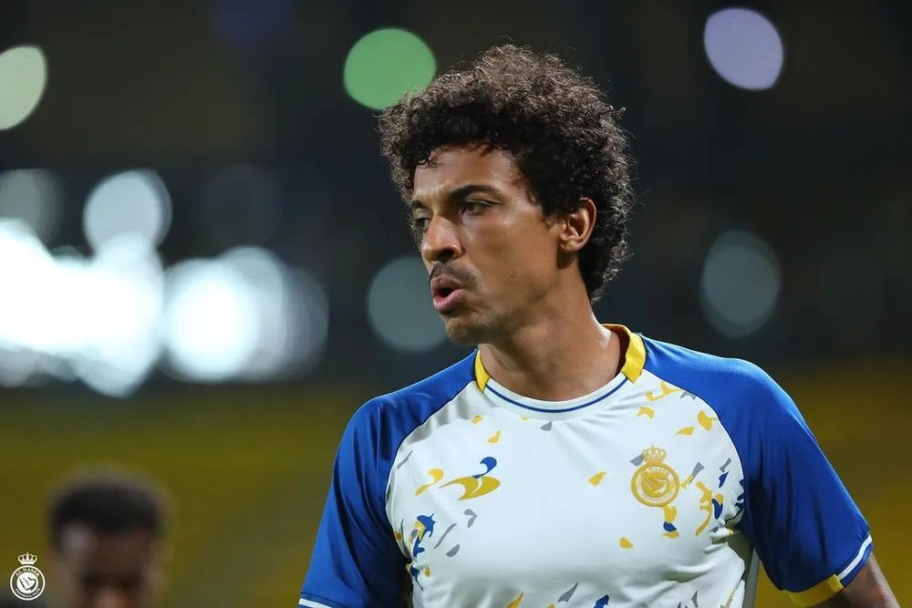 São Paulo tenta fechar negociação com volante Luiz Gustavo, ex-Seleção Brasileira