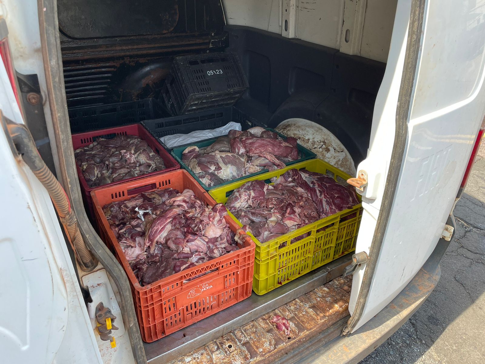 Três homens são presos por desviar e revender carne estragada em Sumaré