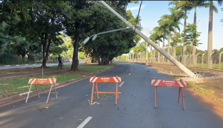 Acidente com poste interdita, de novo, Theodureto de Almeida Camargo