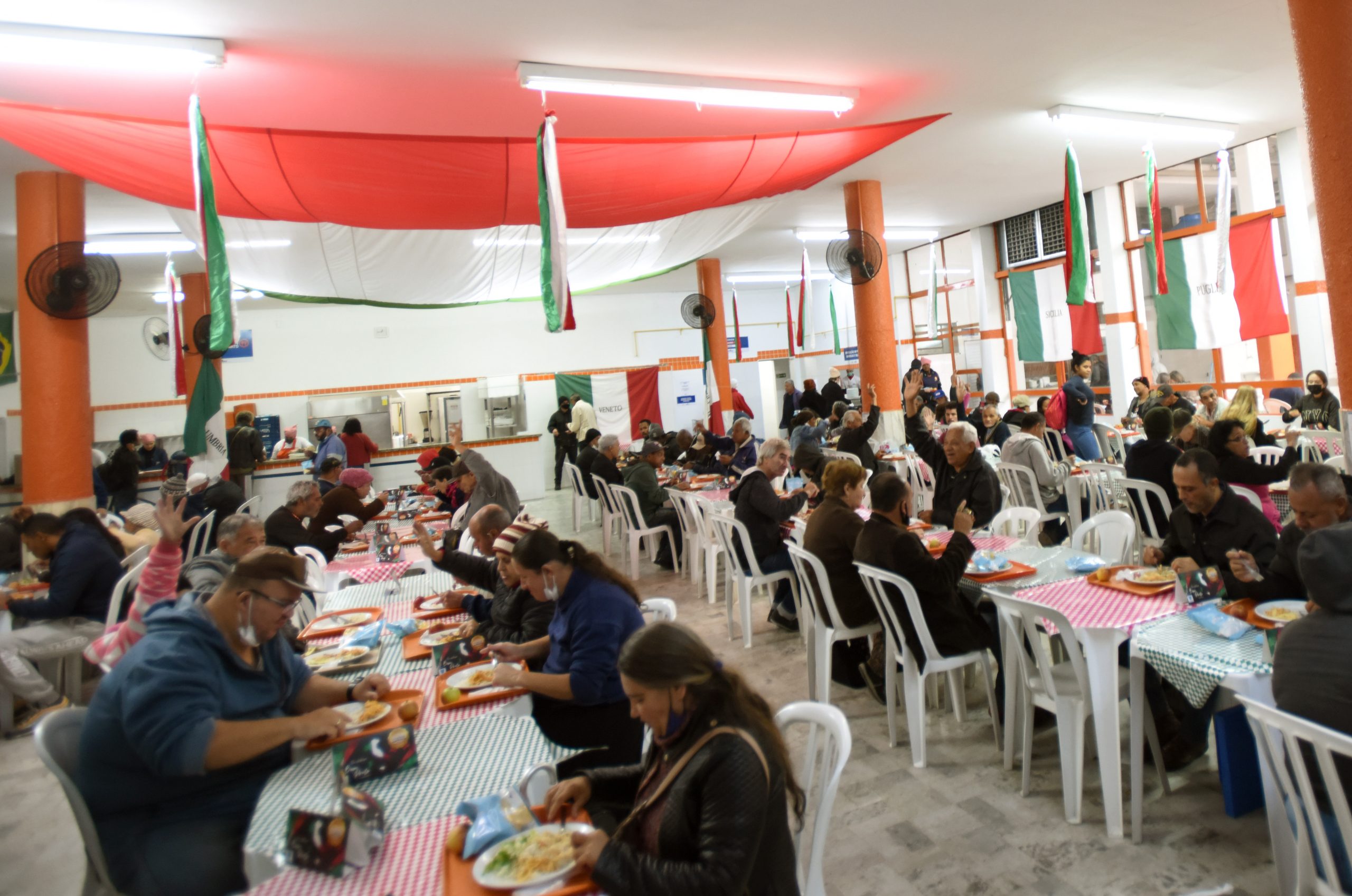 Bom Prato vai funcionar no dia de Natal com cardápio natalino