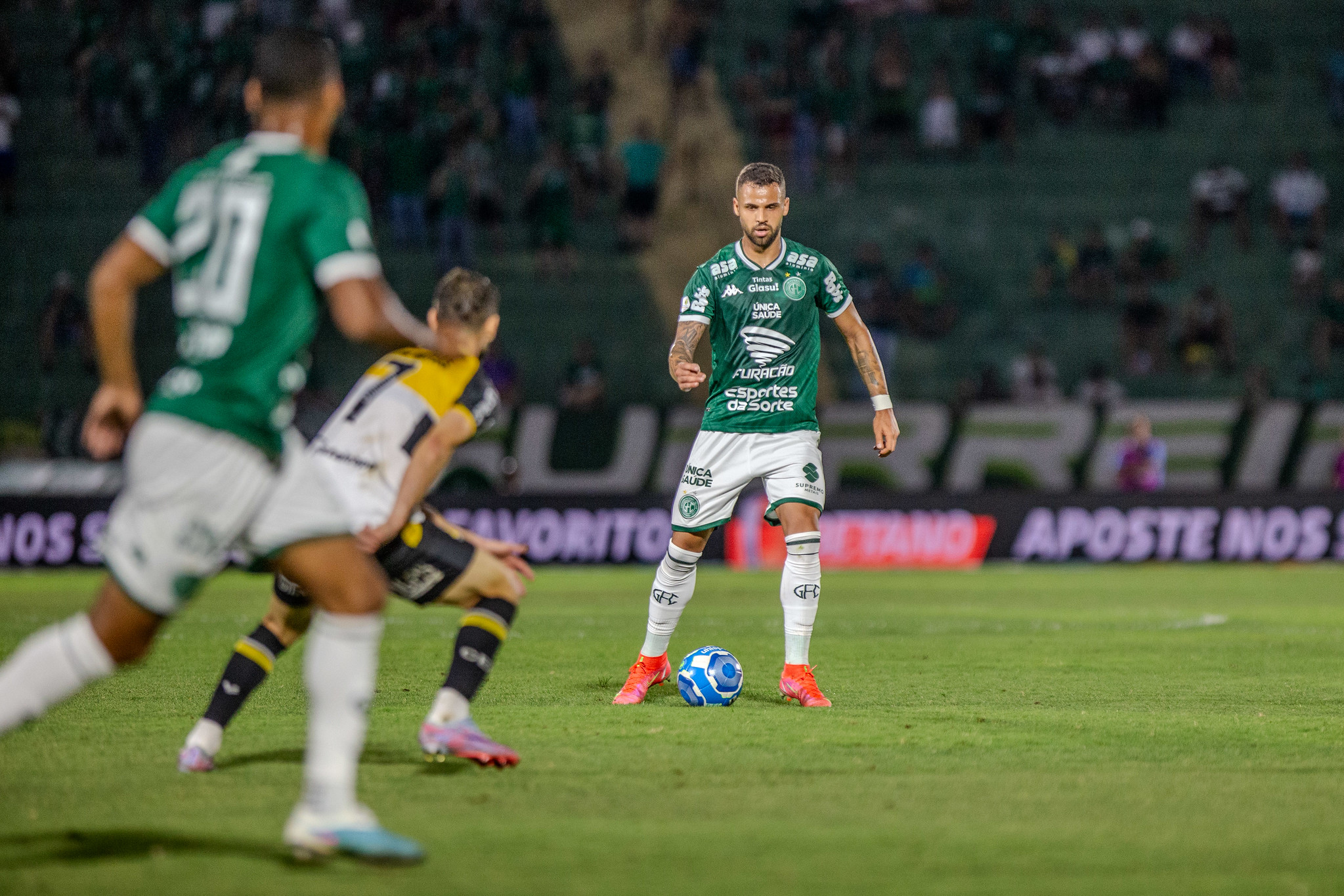 Bruninho se despede do Guarani e diretoria tenta a permanência do zagueiro Lucão