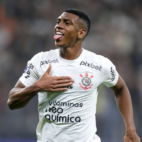 Corinthians confirma venda de atacante Felipe Augusto