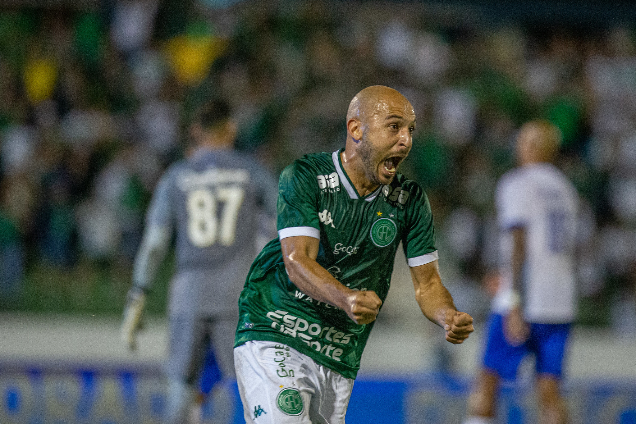 Guarani confirma renovação de contrato com o meia Régis