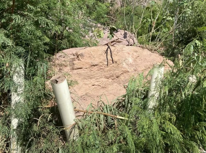 Estrada do Bongue é interditada em Piracicaba após deslizamento de pedra