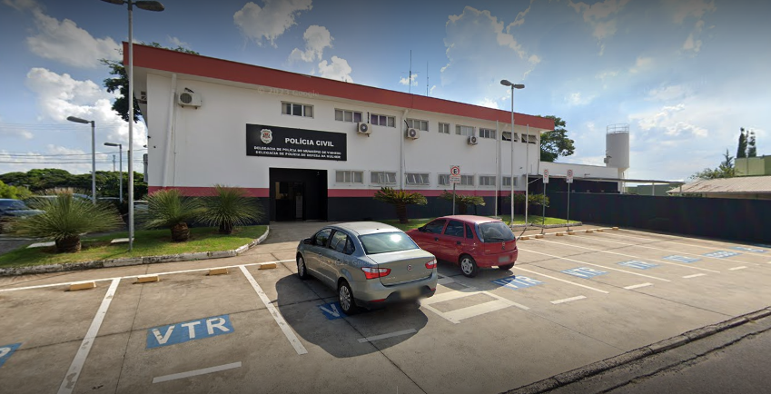 Portão de vice-prefeito de Vinhedo é alvejado por tiros após confusão em festa 