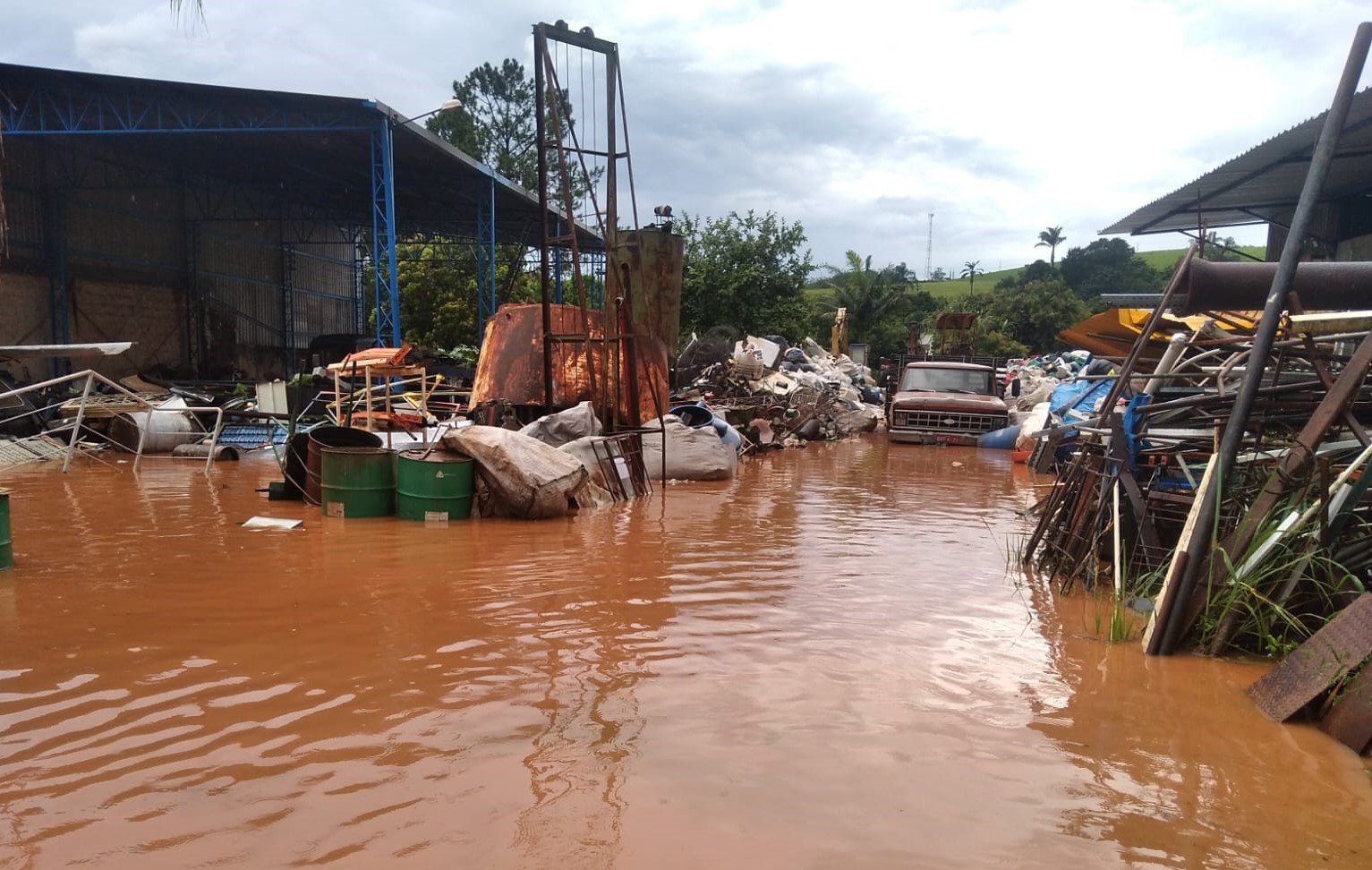 Socorro tem ruas alagadas e famílias desalojadas após temporal 