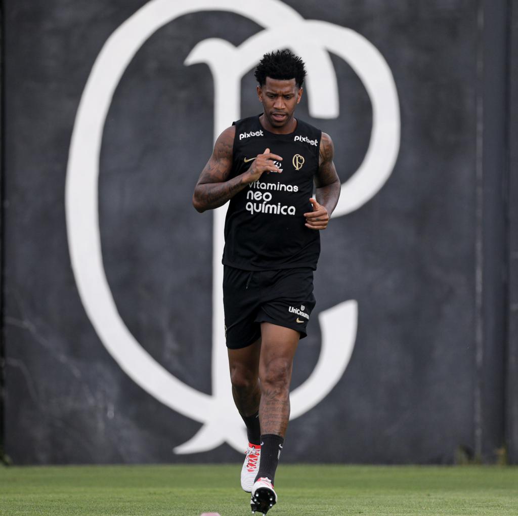 Técnico Mano Menezes conta com a volta de Gil para enfrentar o Internacional