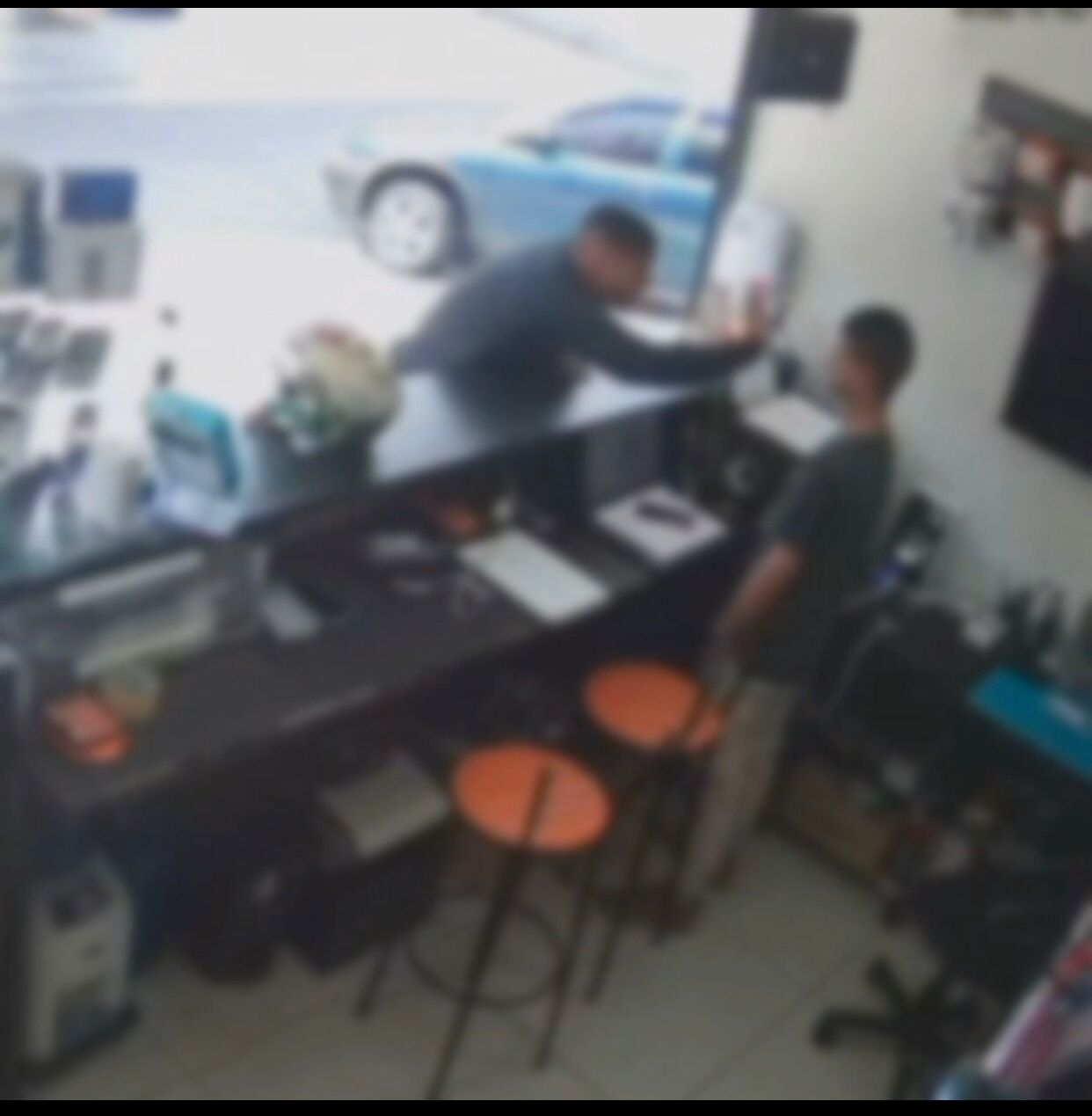 Atendente de 18 anos é agredido por cliente em Campinas; VÍDEO