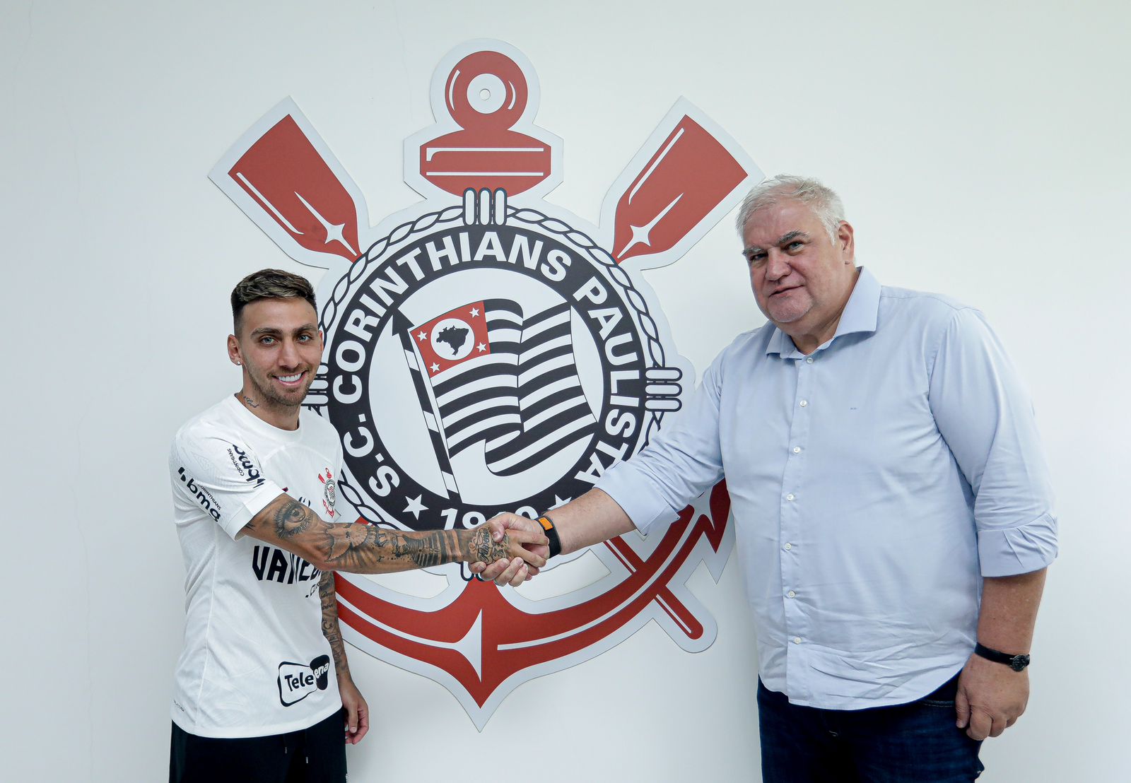 Corinthians confirma renovação de contrato de Gustavo Mosquito
