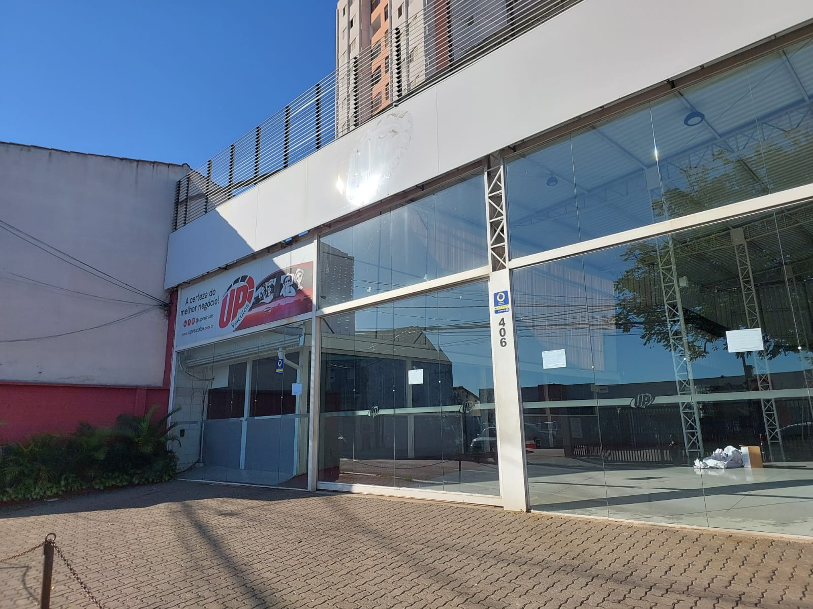 Dono some e revenda de veículos é denunciada por estelionato