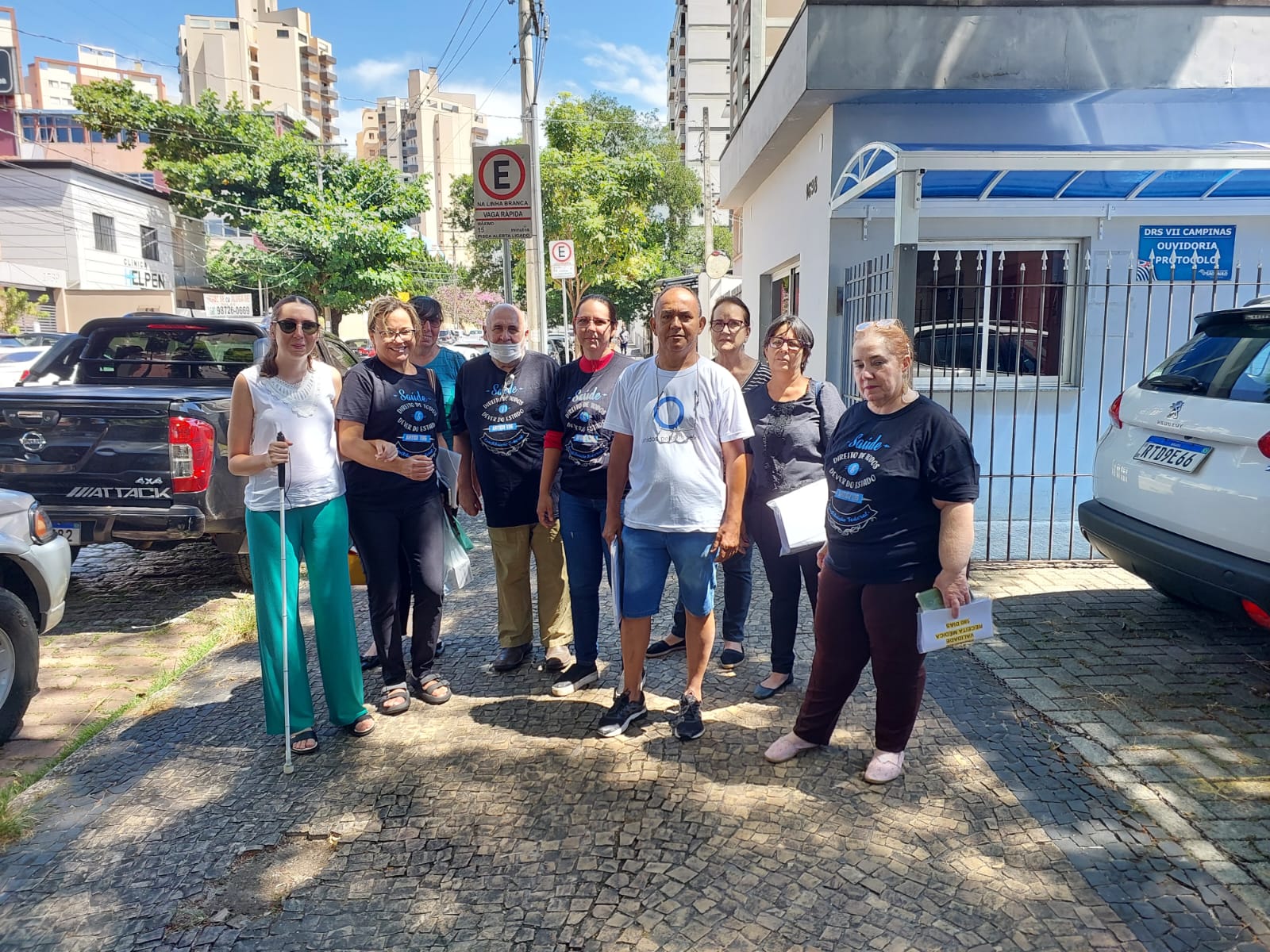 Grupo faz protesto contra falta de insumos e medicamentos na DRS de Campinas