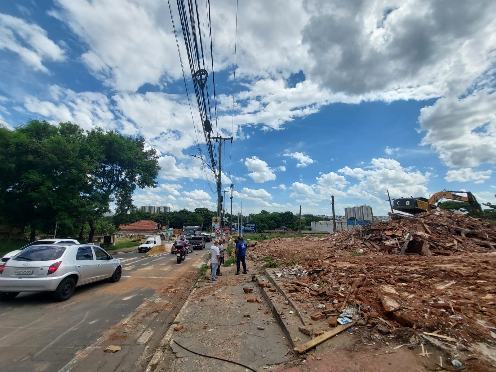 Hortolândia inicia demolição de imóveis para construção de viaduto sobre a linha férrea