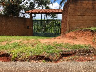 Moradores do Gargantilha reclamam da falta de asfalto no bairro