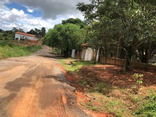 Moradores do Gargantilha reclamam da falta de asfalto no bairro