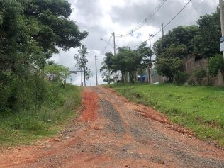 Moradores do Gargantilha reclamam da falta de asfalto no bairro