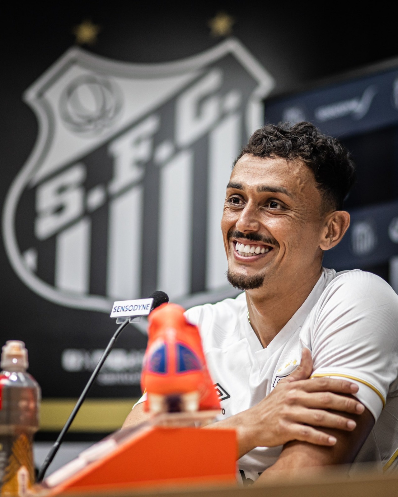 Pituca chega ao Santos e revela sofrimento com o rebaixamento