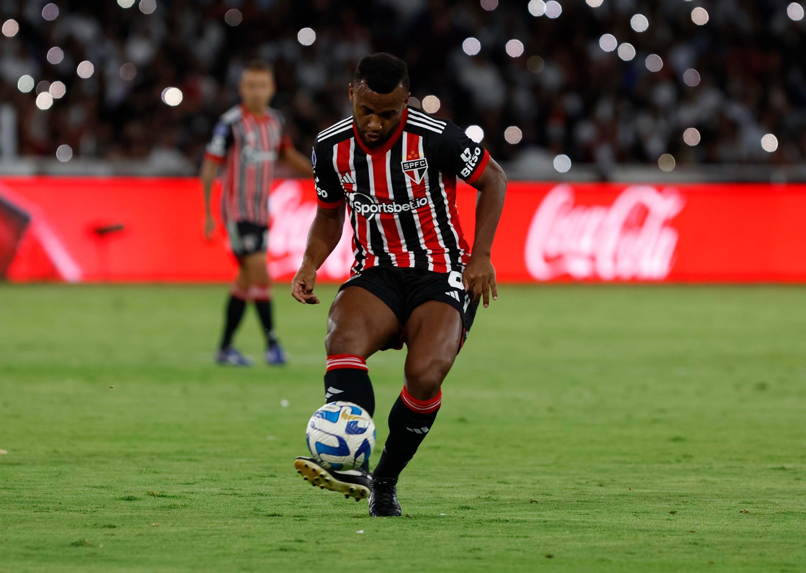 São Paulo negocia empréstimo de meio-campo Luan com o Vitória  