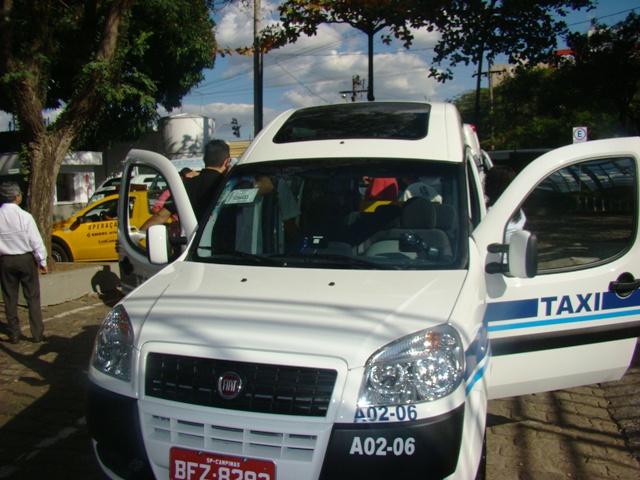 Sem renovar concessão após irregularidades, Campinas não tem táxis adaptados
