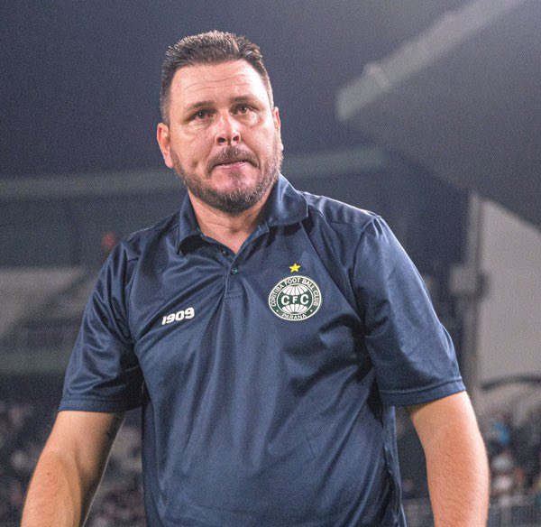 Técnico do Coritiba no Brasileirão será auxiliar de Mano Menezes no Corinthians