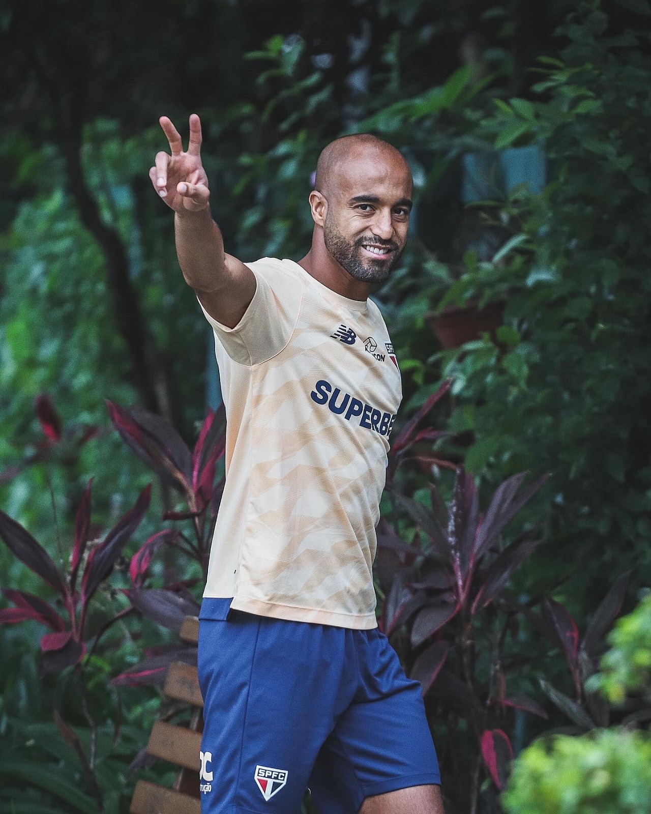 Técnico Thiago Carpini pode poupar Lucas Moura contra Portuguesa