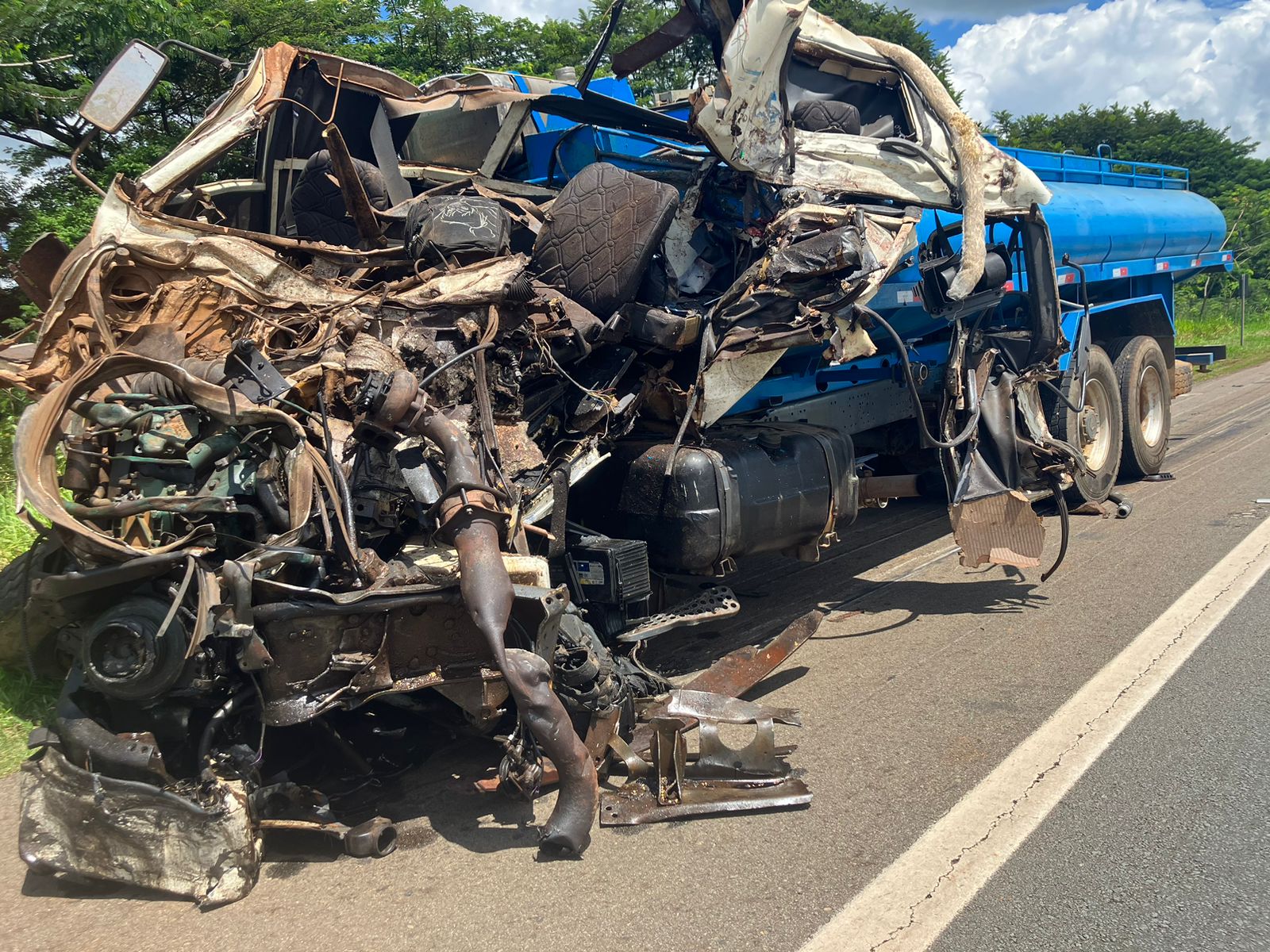 Uma pessoa morre e outra fica gravemente ferida em acidente na Bandeirantes