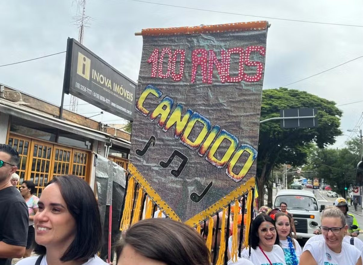 Bloco Unidos do Candinho saiu às ruas de Sousas neste sábado