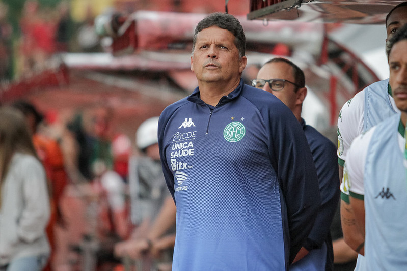 Claudinei Oliveira destaca semana cheia e fala do trabalho emocional para tirar o Guarani do rebaixamento