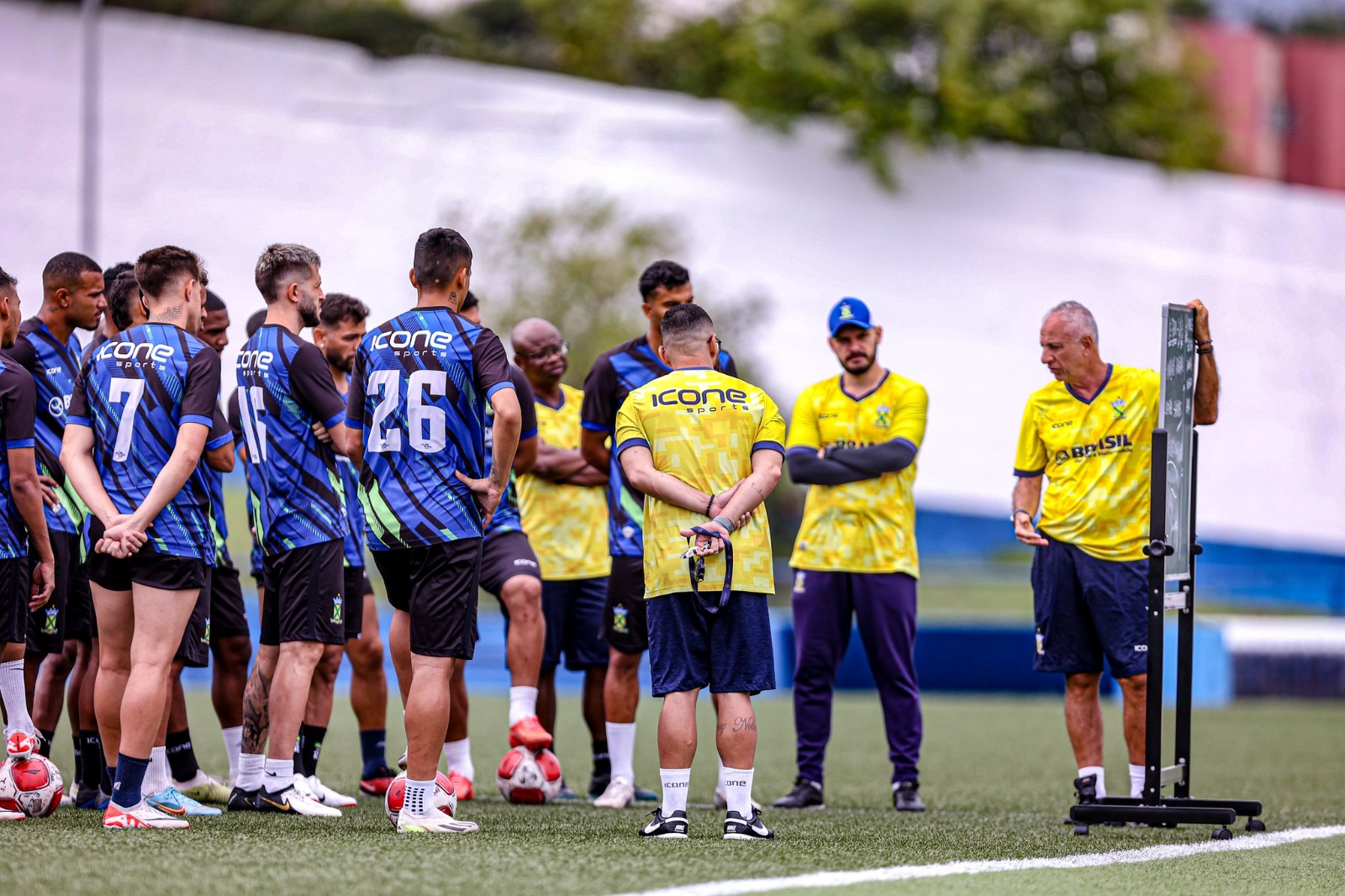 Em ascensão, Santo André tenta surpreender Guarani nesta noite em Campinas
