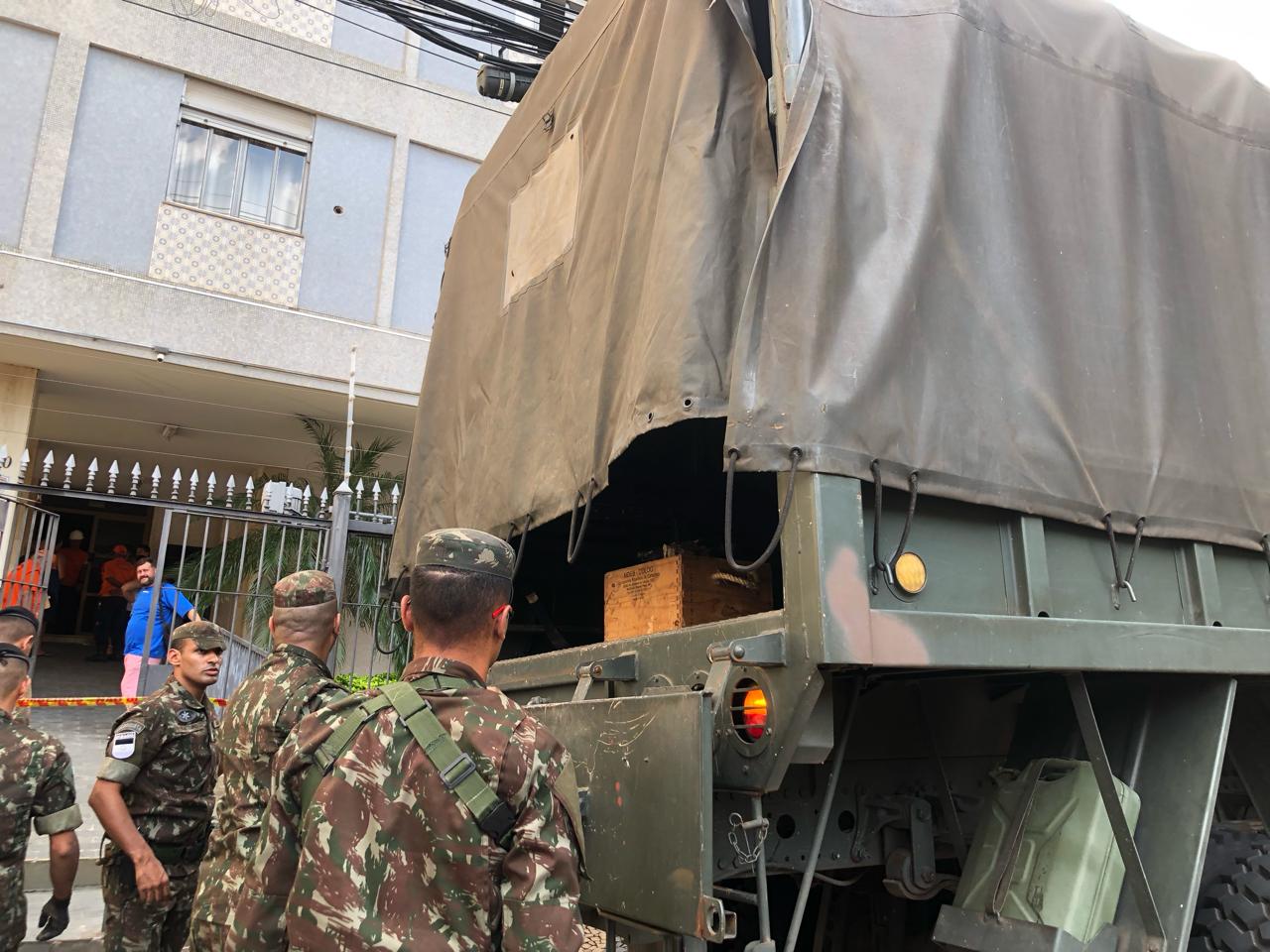 Exército apura acervo de coronel em apartamento que pegou fogo