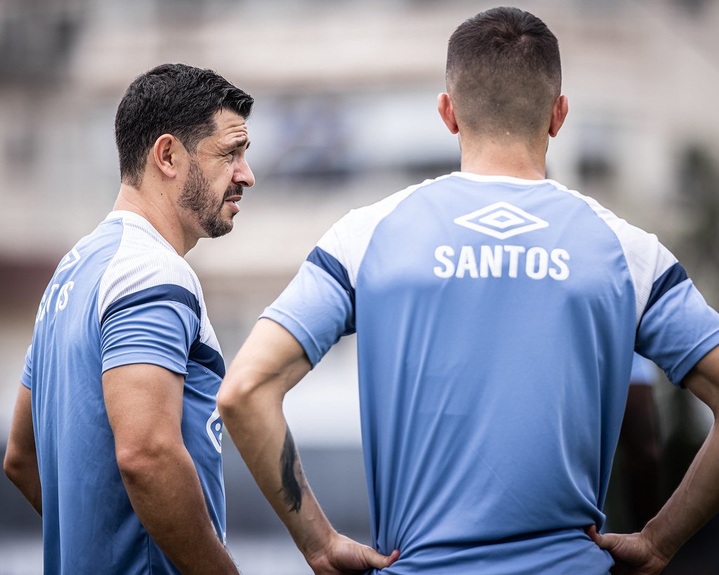 Giuliano desfalca o Santos no clássico contra o Corinthians