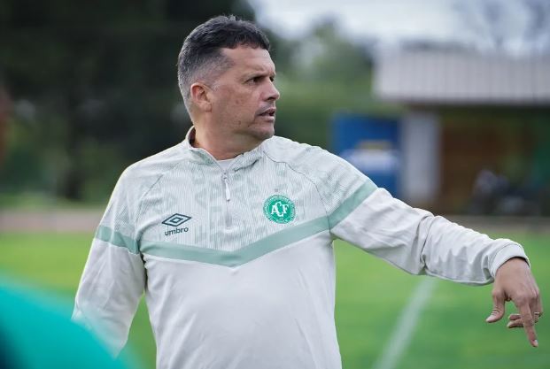 Guarani acerta contratação do técnico Claudinei Oliveira