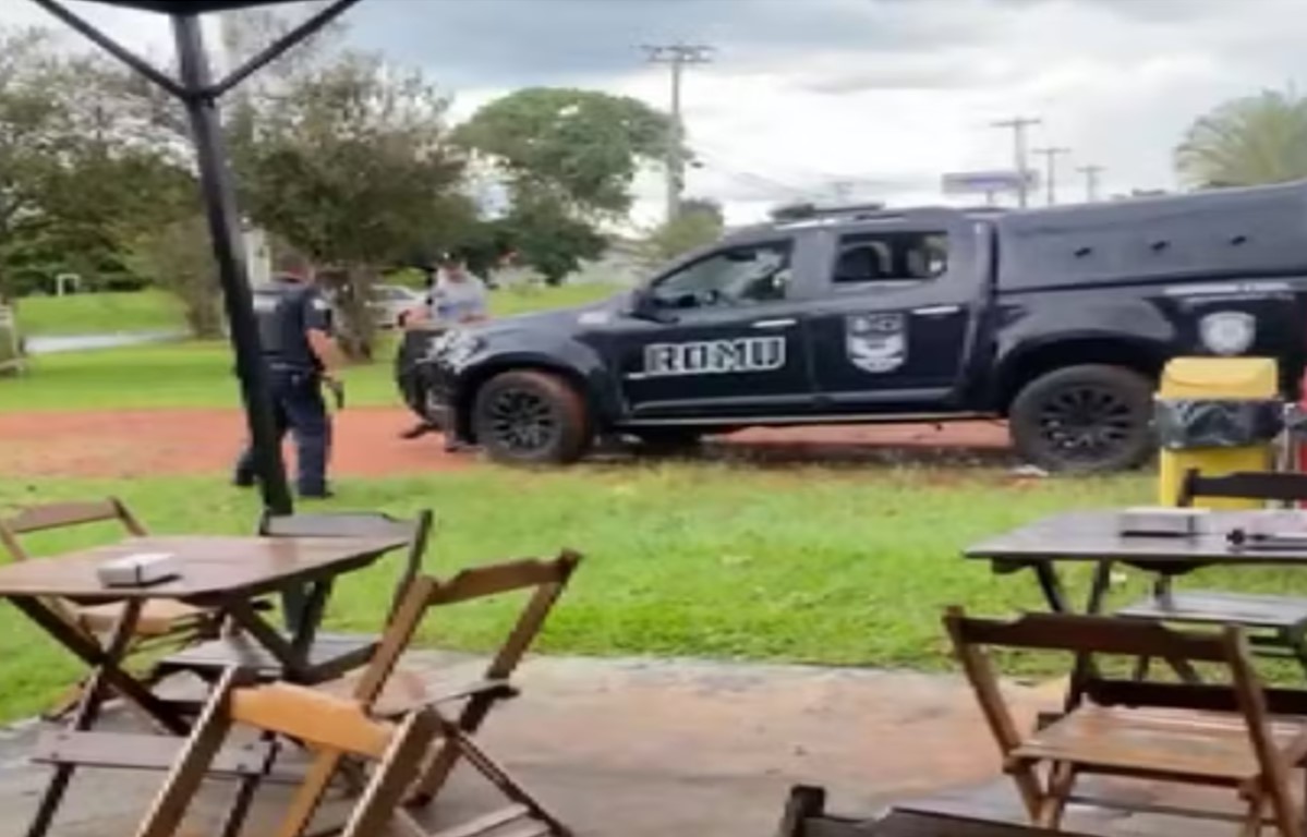 Guarda atropela casal após agressão motivada por acidente de trânsito