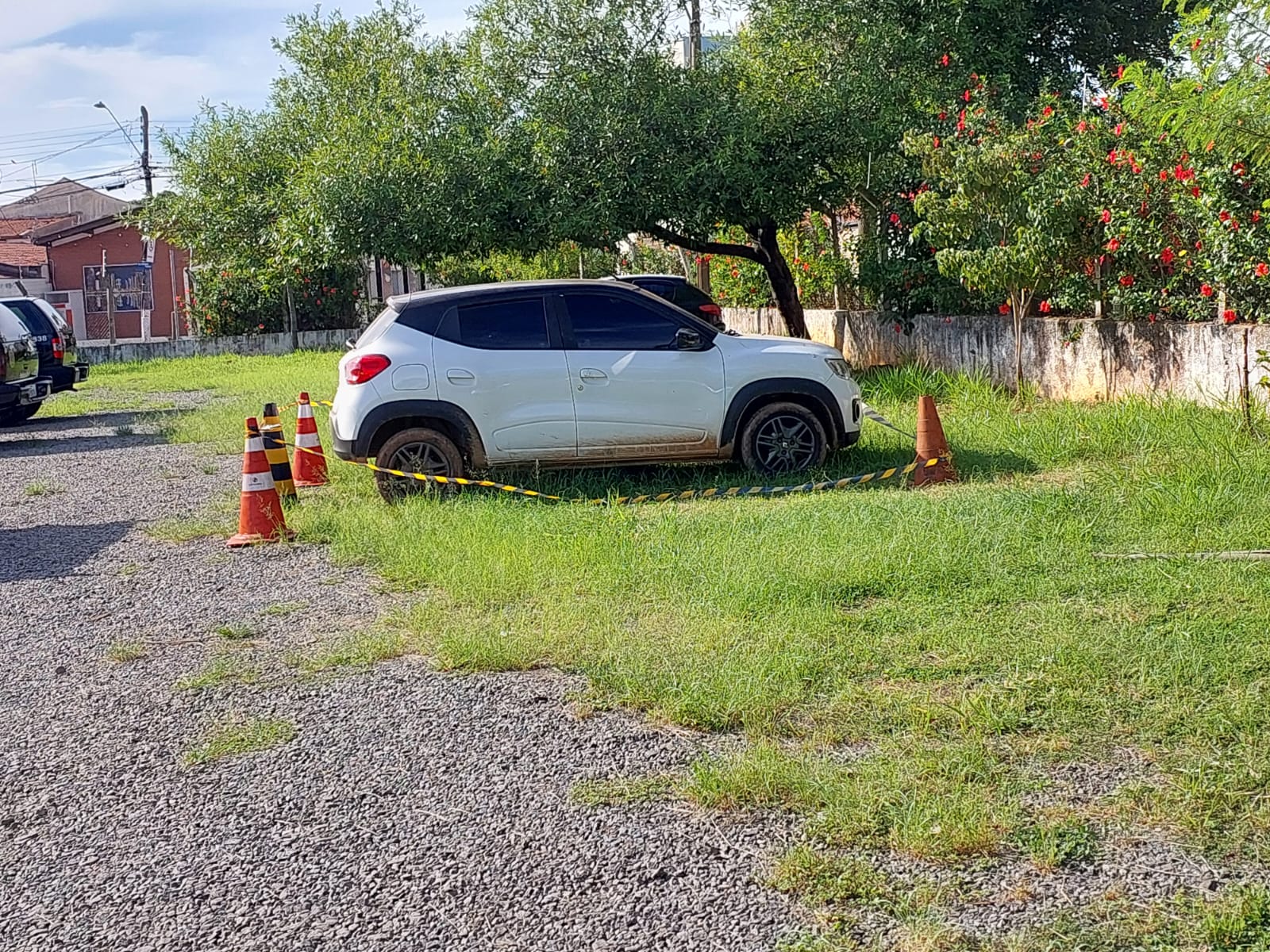 Homem é agredido e baleado 9 vezes dentro de carro em Campinas