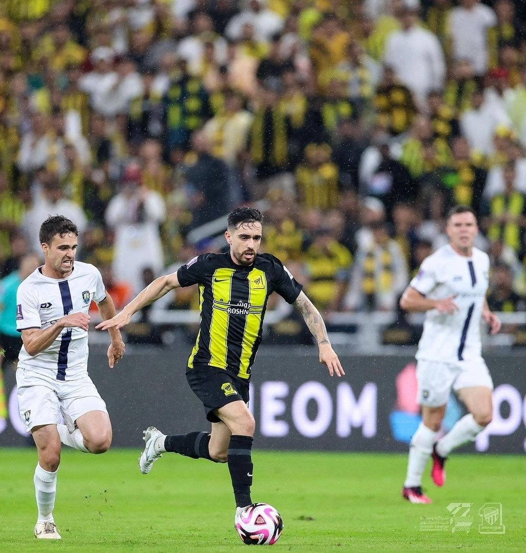 Igor Coronado chega no Brasil para acertar com o Corinthians