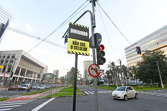 Painéis digitais emitem alertas sobre clima, trânsito e enchentes em 40 pontos de Campinas