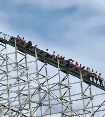 Problema técnico faz montanha-russa parar na subida no Hopi Hari
