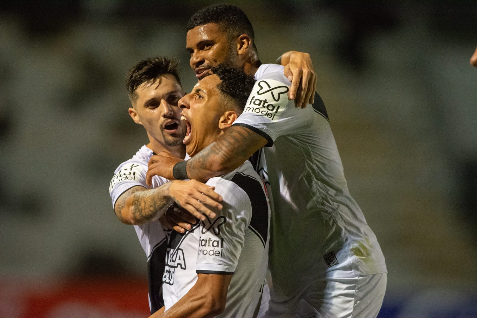 Ponte Preta vacila no final e deixa escapar a vitória diante do São Bernardo