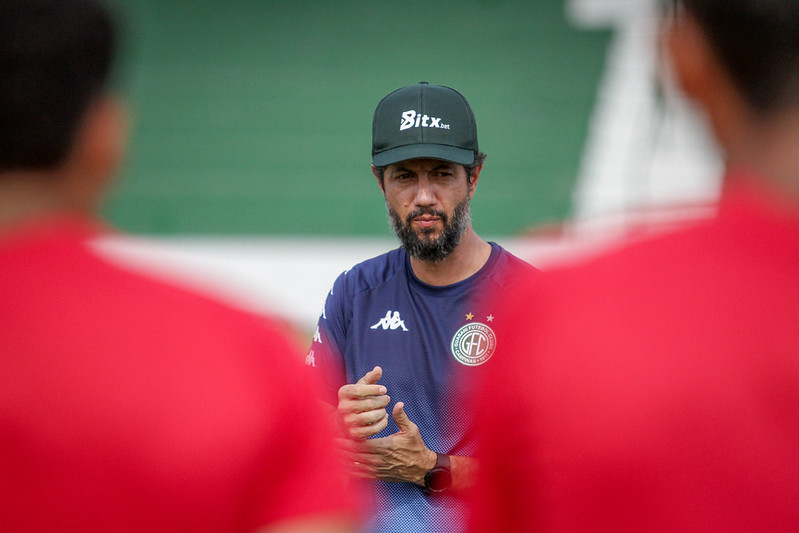 “Precisamos fazer as coisas acontecerem”, afirma interino após quarta derrota seguida do Guarani