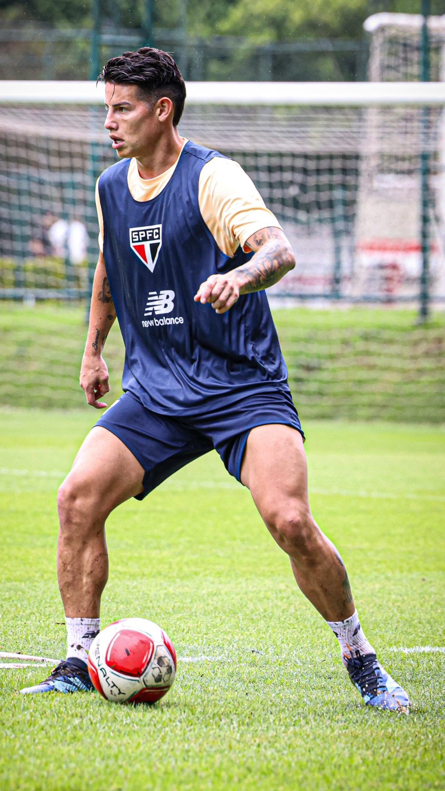 São Paulo aceita pedidos de desculpas e James está de volta a equipe